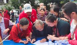 “九九”重阳时，暖心敬老情