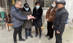 新春送暖！拼搏在线集团慰问原川磷困难退休职工